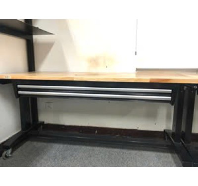 Bàn kiểu Workbench chuyên dụng cơ khí thực hành máy CNC Router, laser, cơ khí, in 3D có ngăn kéo đựng bộ dụng cụ lắp ráp, kèm tấm Pegboard và có bánh xe. Bàn kiểu Workbench chuyên dụng cơ khí thực hành máy CNC Router, laser, cơ khí, in 3D có ngăn kéo đựng bộ dụng cụ lắp ráp, kèm tấm Pegboard và có bánh xe.